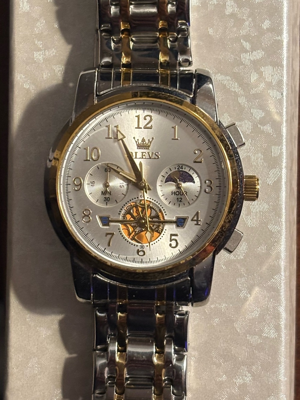 Mens OLEVS NEVER BEEN WORN
Two-Tone Silver and Gold Watch Bracelet